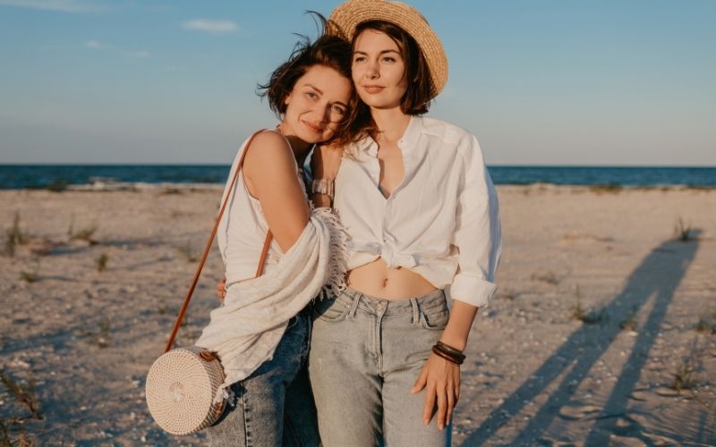 como saber se a mulher está afim de outra mulher