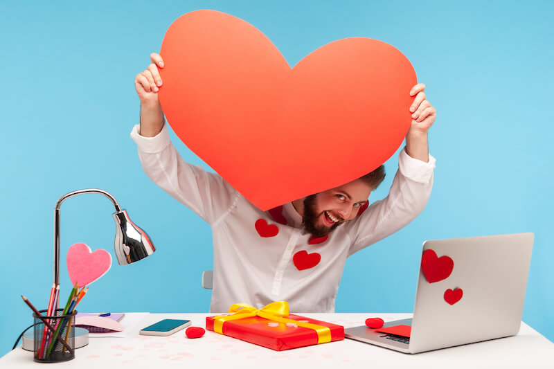 Entenda o que é love bombing